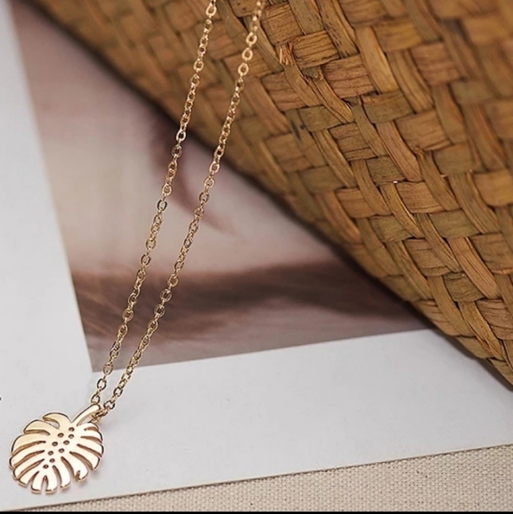 ✨14K Gold Palm Leaf Pendant Necklace